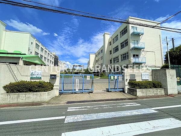 高槻市立北大冠小学校まで800m