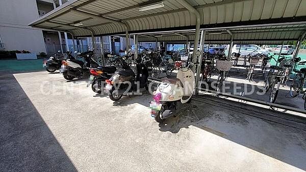 【バイク置場】