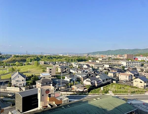 バルコニーからの眺望♪居住階10階のため見晴らしがいいですね☆