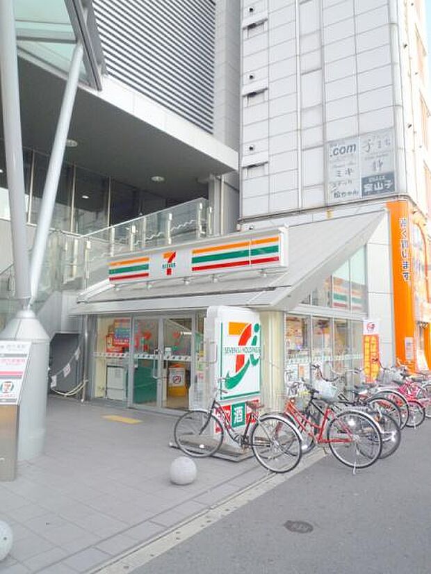 セブンイレブン大阪西九条駅前店まで334m