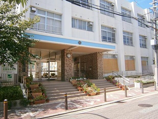 大阪市立梅香小学校まで218m