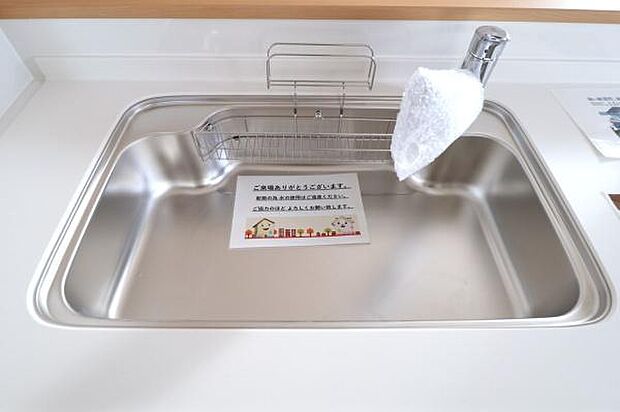 【キッチン】水ハネ音を抑えた静音仕様のシンクを採用！浄水器付きです♪