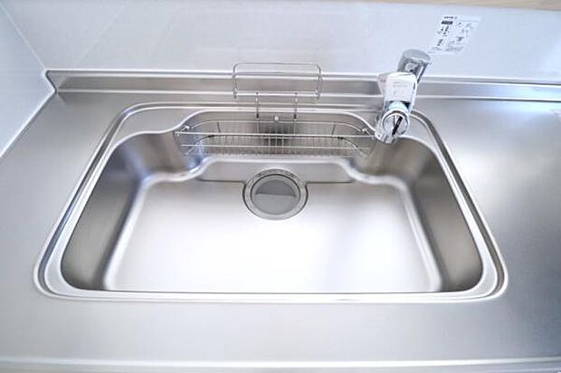 【キッチン】水ハネ音を抑えた静音仕様のシンクを採用！浄水器付きです♪