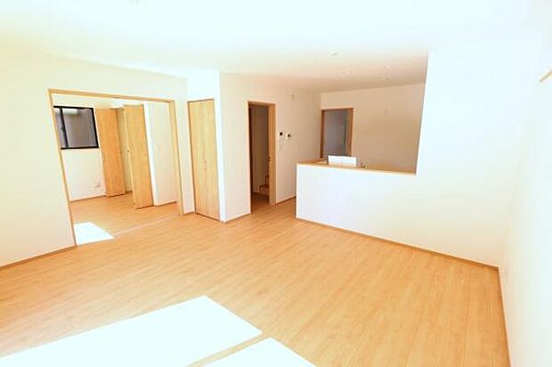 【リビング】心地いい光が差し込みます！過ごしやすいリビングで家族が快適な日々が送れます！