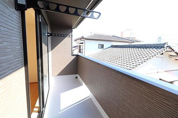 【バルコニー】雨の日も安心な南向きインナーバルコニー！