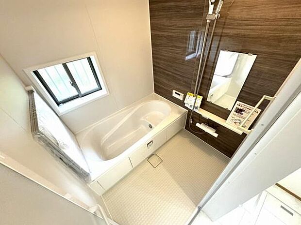 【浴室】足を伸ばして入れる1坪タイプのバスルーム！日頃の疲れを癒してくれます！