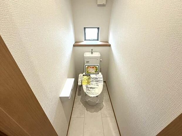 【トイレ】各階にトイレが付いているので、忙しい朝の時間帯にも安心。