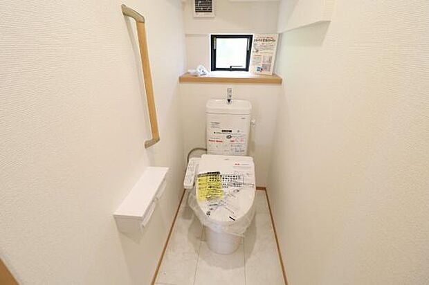 【トイレ】各階にトイレが付いているので、忙しい朝の時間帯にも安心。