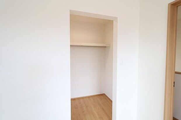 【WIC】収納豊富でお荷物が多い方でもスッキリかたづけられます！