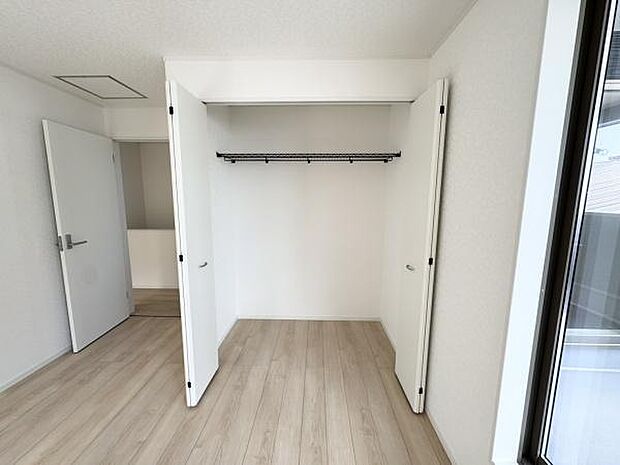 【収納】各居室に収納スペースがあります。