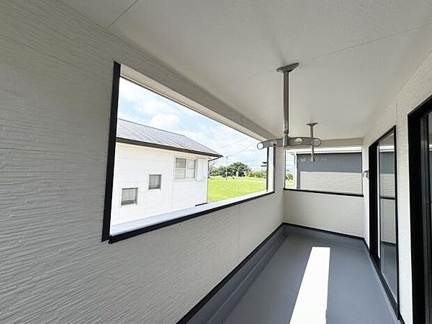 【バルコニー】2部屋から出入りができるバルコニーです。