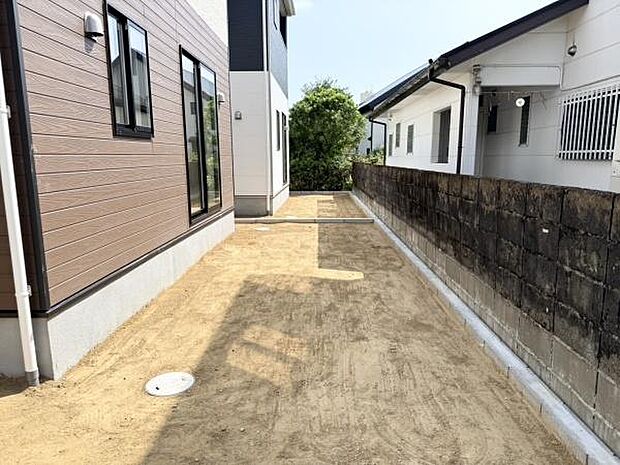 【庭】お庭のお写真です。ガーデニングなどいかがでしょうか