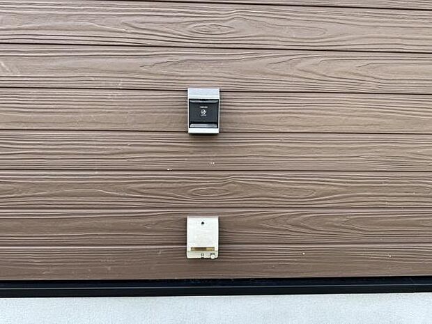 【EV・PHEV充電用コンセント】EV車充電用コンセント完備なので駐車場に停めている間に楽々充電！