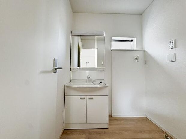 【洗面台】洗面台は嬉しいシャンプードレッサー!