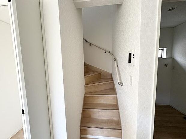 【階段】リビング階段なので家族のコミュニケーションが増えますね。