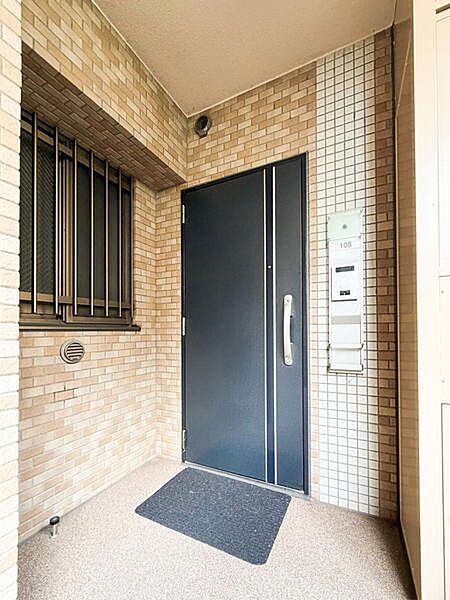 オートロック・防犯カメラ・シャッター雨戸完備。廊下収納も充実の機能的な動線
