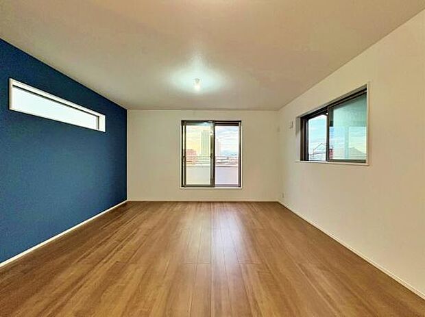 リビングはたわいもない会話を楽しみ、ゆったりとした時を過ごす安らぎの場所。家族の思い出が刻まれる大切な空間です。