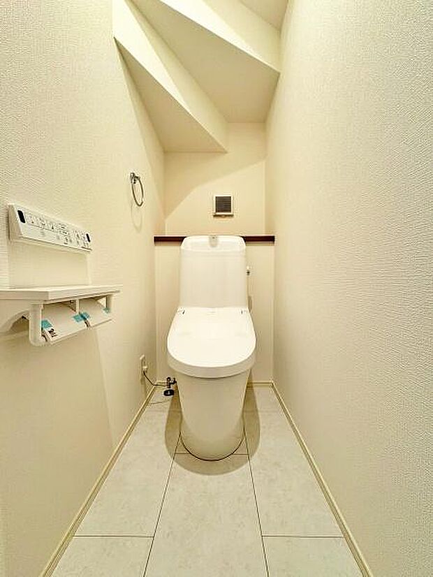 シンプルで落ち着きのあるトイレ。