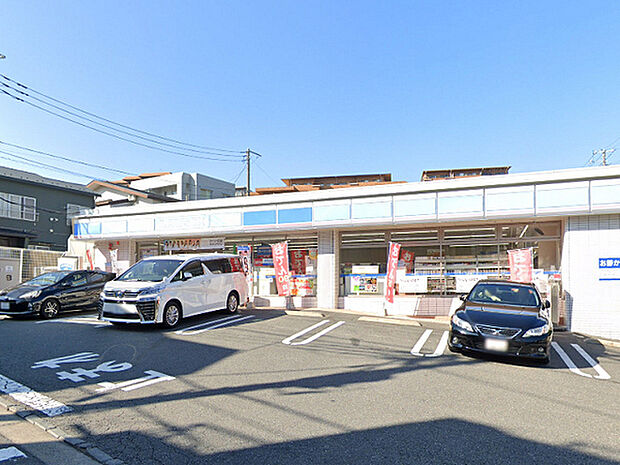 ローソン 港南大久保二丁目店まで472m、コンビニもあって便利です