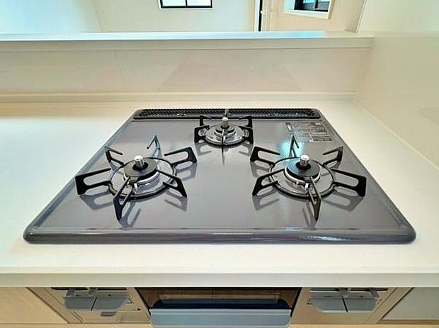 3口コンロなのでお料理がはかどりそうです。