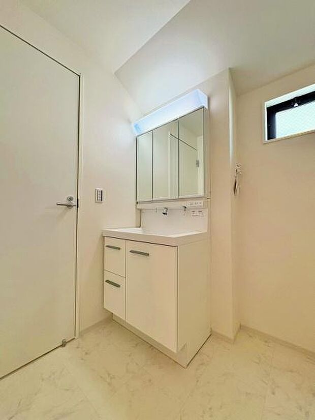 洗面室。省スペースでキレイな仕様になっています！