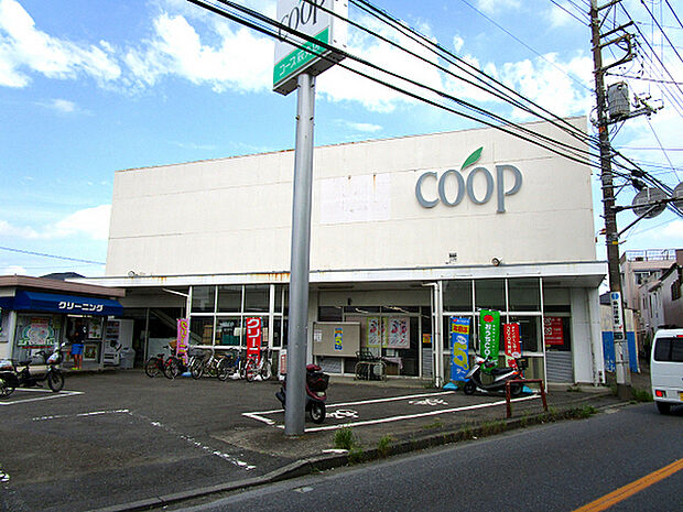 ユーコープ萩丸店まで682m、かまくらみちの「萩丸」交差点近くにあるスーパー。夜20時まで営業しています。