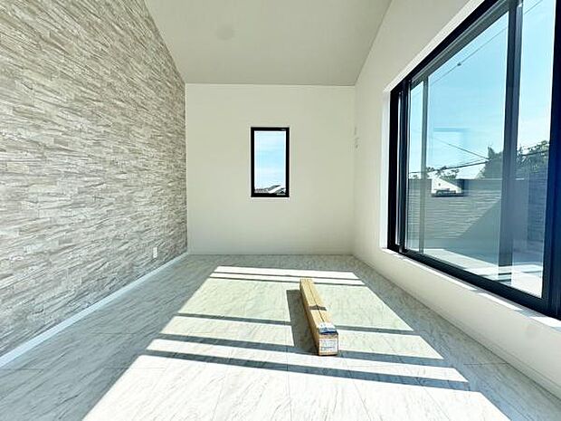 リビングはたわいもない会話を楽しみ、ゆったりとした時を過ごす安らぎの場所。家族の思い出が刻まれる大切な空間です。