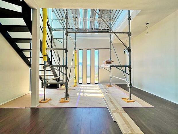 リビングはたわいもない会話を楽しみ、ゆったりとした時を過ごす安らぎの場所。家族の思い出が刻まれる大切な空間です。