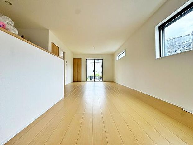 リビングはたわいもない会話を楽しみ、ゆったりとした時を過ごす安らぎの場所。家族の思い出が刻まれる大切な空間です。