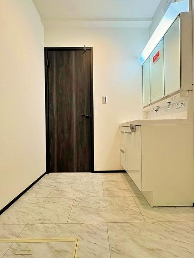 ゆとりある洗面台で一日の始まりをスッキリ迎えられます。