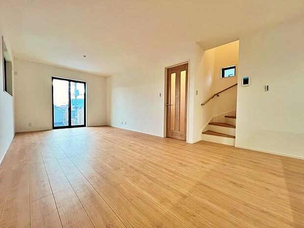 たっぷりの陽光と心地よい風が通り抜ける、開放感あふれる住空間。シンプルで美しいデザインが、日常をちょっと特別にしてくれます。