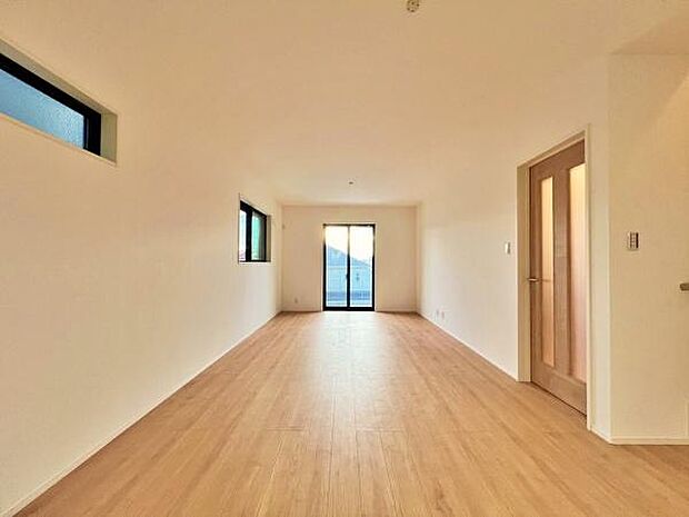 リビングはたわいもない会話を楽しみ、ゆったりとした時を過ごす安らぎの場所。家族の思い出が刻まれる大切な空間です。