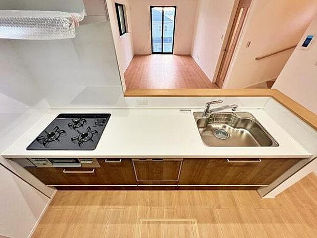 キッチンは人気の対面式♪家族と楽しくおしゃべりしながらお料理ができます。家族団らんの空間になりそうです♪