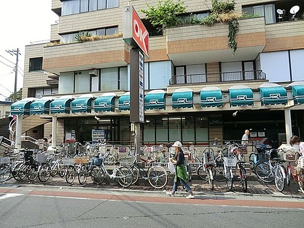 オーケー逗子店まで856m、逗子駅近く、金沢逗子線となぎさ通りの交差点にあるスーパー。夜21:30まで営業しています。