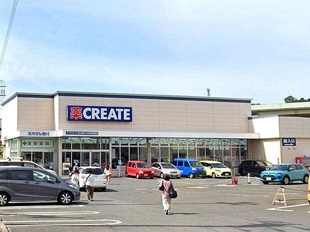 クリエイト逗子久木店まで1043m、食品や飲料品も多数取り揃えた便利なドラッグストアです。駐車場が広く停めやすいのも嬉しいポイント。