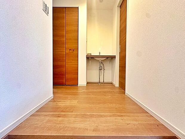 洗面台付きの玄関♪今の時代何かと便利ですね。