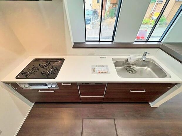 キッチンスペースです。広さも十分ありますのでご家族様並んでお料理もいいですね。