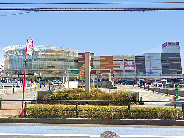 イオンモール大和まで1035m、スーパー「イオン」と100の専門店にシネコンが入ったショッピングセンター。お隣にはイトーヨーカドーもあります。