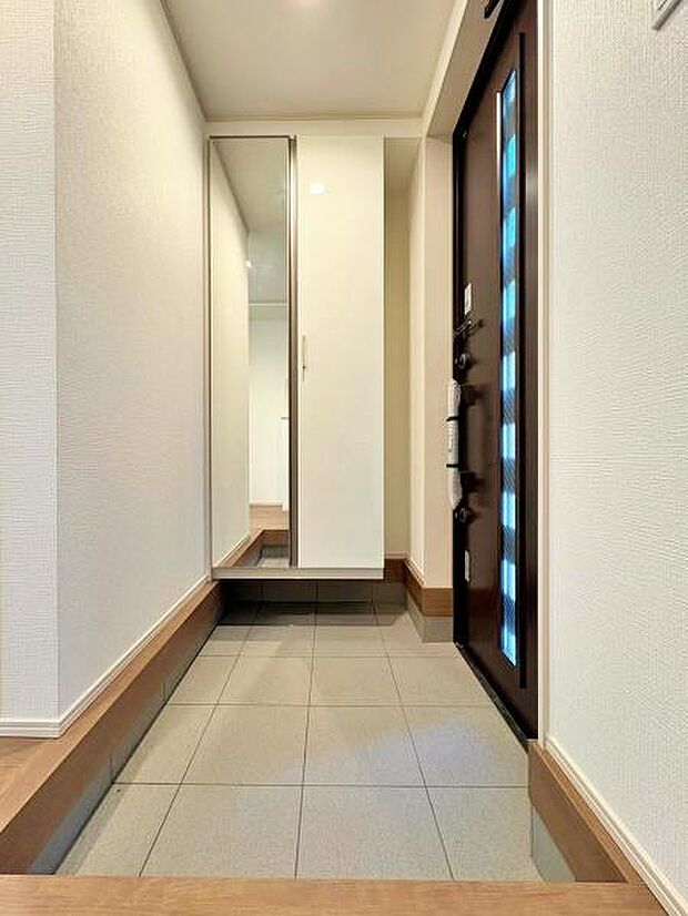 玄関を開けた時に楽しい新生活を予感させます。