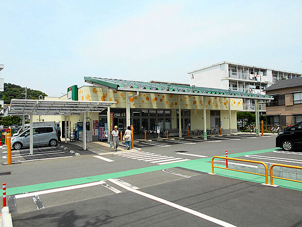 FUJI菅田店まで1100m、お隣にはドラッグストア「フィットケアデポ」があり、お買い物に便利です！