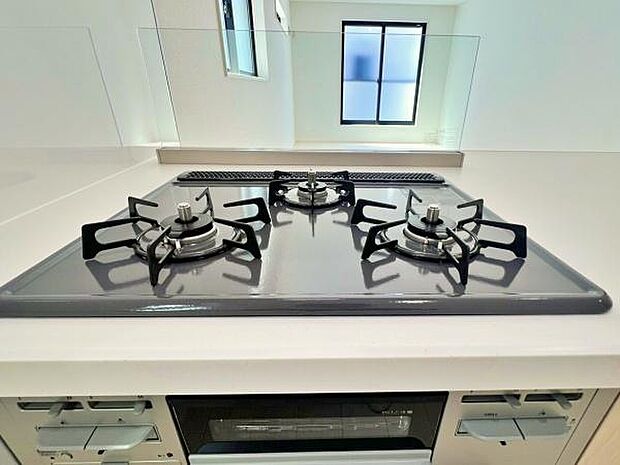 3口コンロなのでお料理がはかどりそうです。