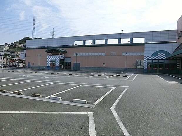 エイビイ武山店まで2895m、地元横須賀では知られたスーパー。19時まで営業しています。