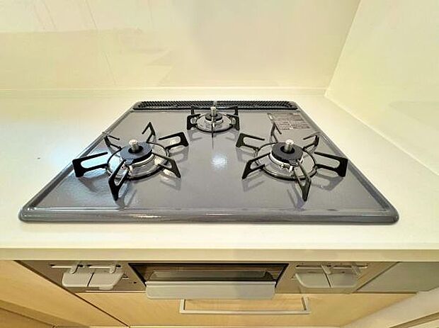 3口コンロなのでお料理がはかどりそうです。