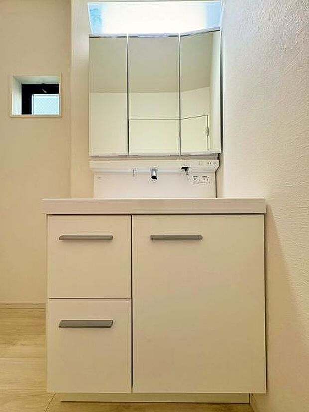 シンプルな洗面台。