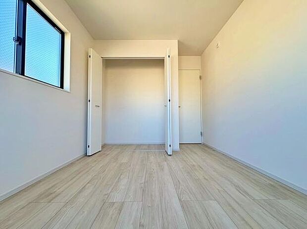 収納もしっかりあって、使いやすい洋室です。