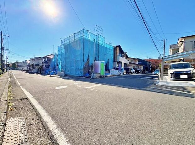 道幅もしっかり確保されており安心して駐車していただけます。お子様がいらっしゃるご家庭にとっても安心の住環境。