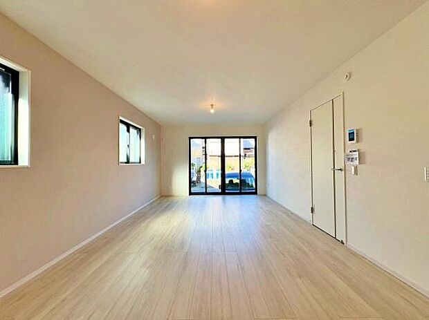 リビングはたわいもない会話を楽しみ、ゆったりとした時を過ごす安らぎの場所。家族の思い出が刻まれる大切な空間です。