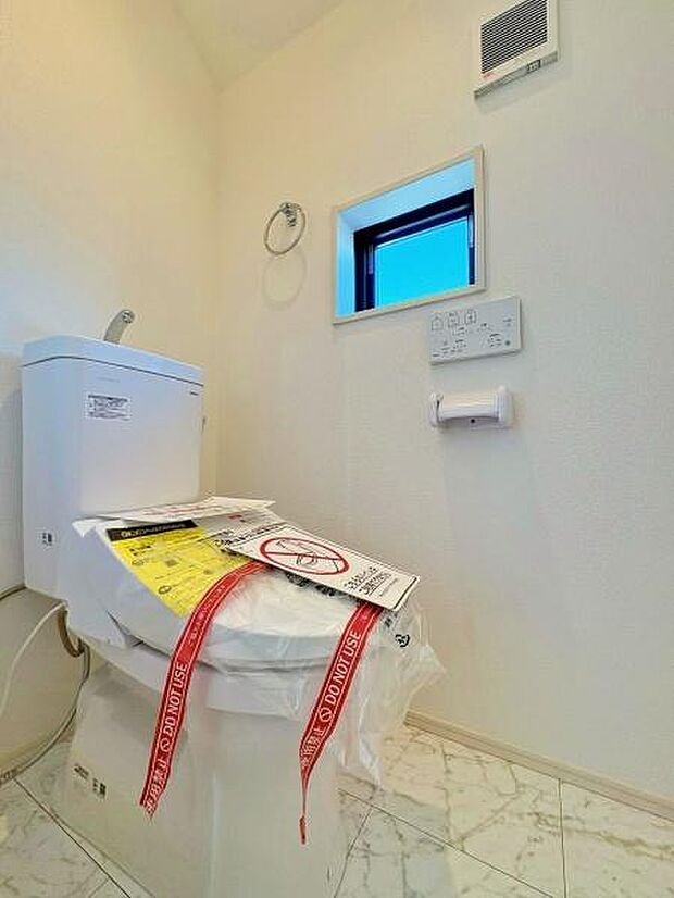 シンプルで落ち着きのあるトイレ。