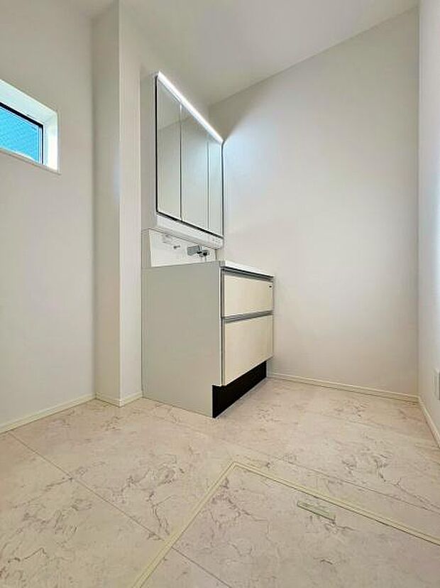 ゆとりある洗面台で一日の始まりをスッキリ迎えられます。