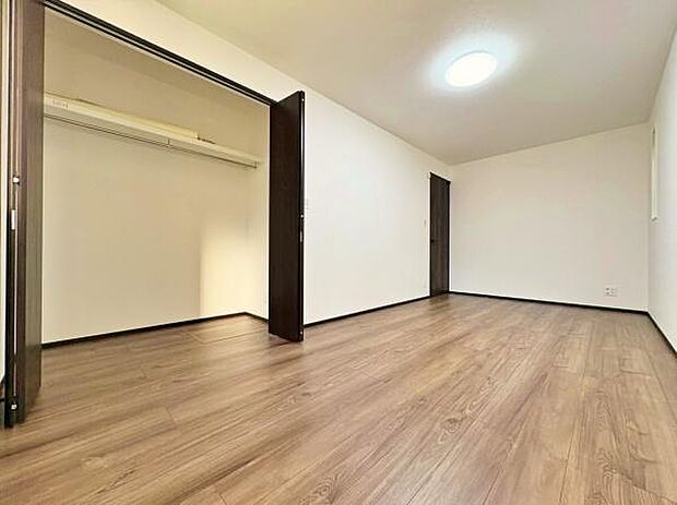 収納もしっかりあって、使いやすい洋室です。